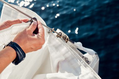 Charter kaldırma önce hazırlama yelken.