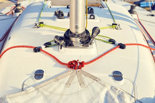 Preparación de la vela de navegación para su uso — Foto de Stock