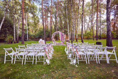 Güzel düğün tuzak kurdu. töreni yer orman