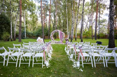 Güzel düğün tuzak kurdu. töreni yer orman