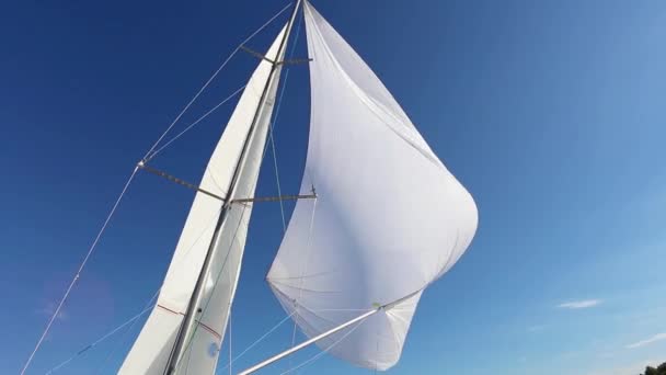 Incorrect configuration the spinnaker on a fair wind — Stock video