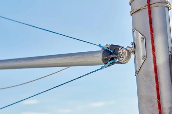 Spinnaker pole è uno spar utilizzato in barche a vela — Foto Stock