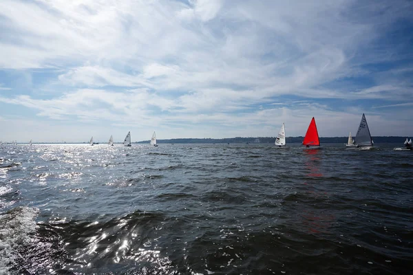 Kiev, Ukraine - September 30, 2016: Sailing yacht training day. Before race on the reservoir — Stock Photo, Image