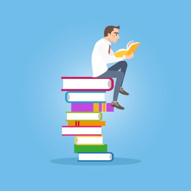 Oturma ve açık bir kitap onun elinde tutan işadamı