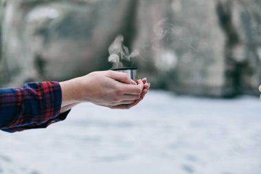 Üstten Görünüm fincan çay severler elinde