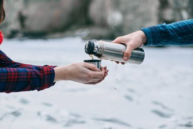 Üstten Görünüm fincan çay severler elinde