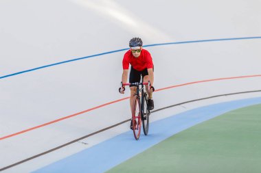 Bisikletçi velodrome açık yarış