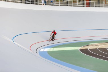 Bisikletçi velodrome açık yarış