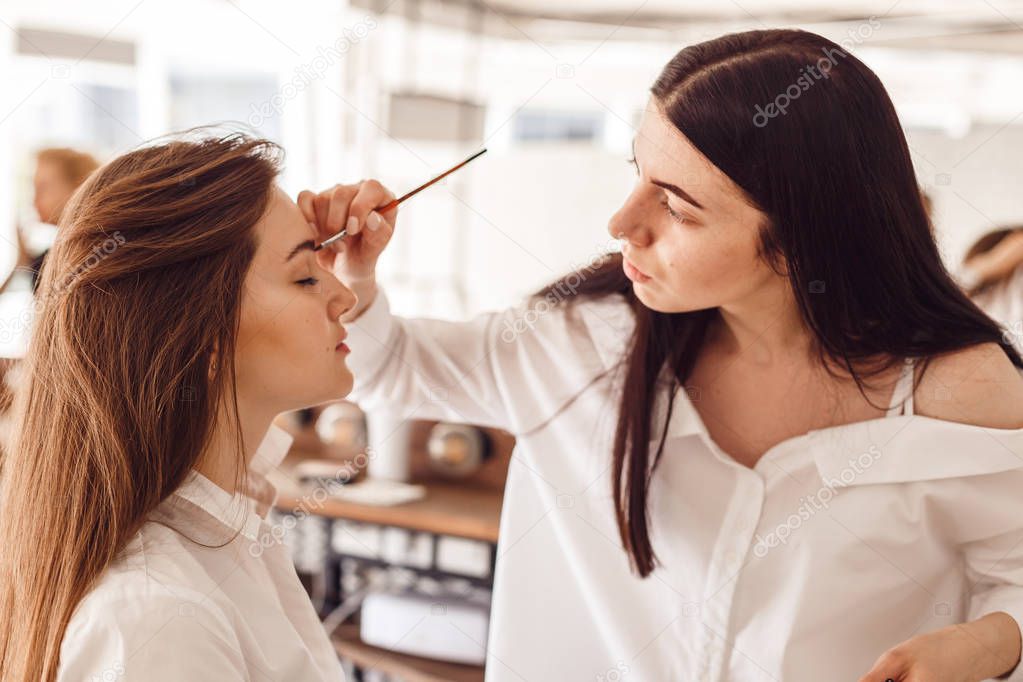 Correction of eyebrow tweezers, eyebrow henna painting