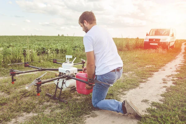 Agro dronlar sulama için hazırlama arka işleminden görüntülemek.