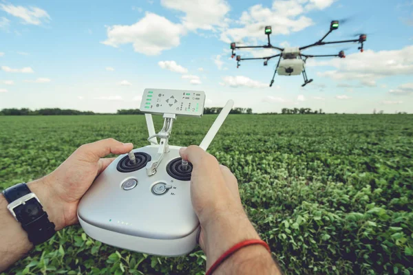 The man control octocopter or remote control for the drone in the hands — Stock Photo, Image