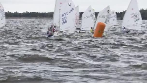 Vushgorod, Kyjev, Ukrajina, 15, září 2017: Mezinárodní jachtařská mistrovství Ukrajiny — Stock video