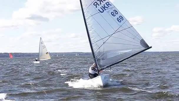 Vushgorod, Kiev, Ucrania, 15 de septiembre de 2017: Campeonato Internacional de Vela de Ucrania — Vídeo de stock