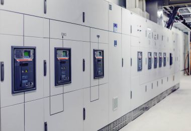 Alçak gerilim Şalt Santrali'nde.