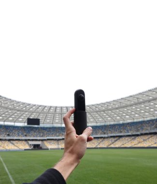 Kamera çekim sürecinde erkek elinde 360 derece.