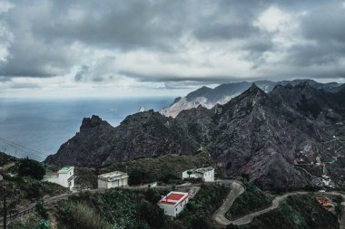 dağ karanlık gün yolda
