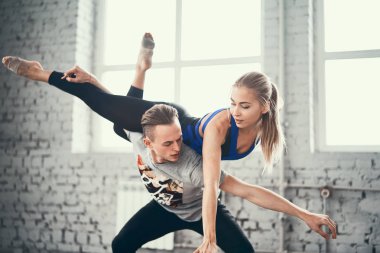 Şehvetli çift bir sanatsal performans