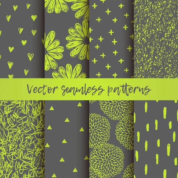 Vector set van naadloze vector patronen met driehoeken, harten, zestigtal ronde bloemen, chaotische scribbles, penseelstreek. — Stockvector