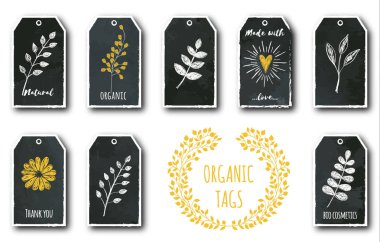 Çiçek, kalp, bitkiler, Çay yaprağı ile sevimli Hediyelik Etiketler vektör kümesi.