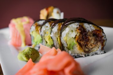 Örümcek ve kelebek suşi rulo