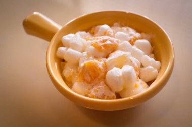 Hatmi Ambrosia salatası 
