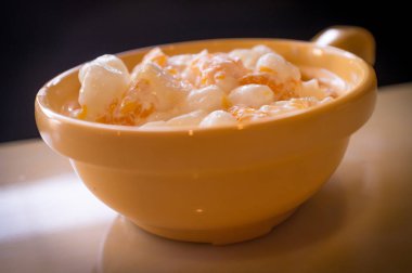 Hatmi Ambrosia salatası 