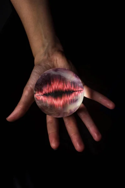 Soundwave Crystal Ball Mani — Foto Stock