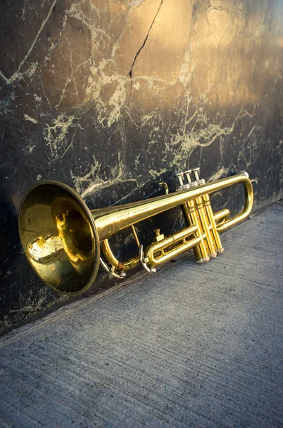 Antiga parede de mármore trompete — Fotografia de Stock