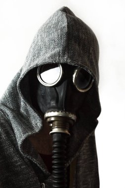 Adam gaz maskesi