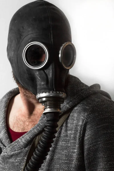 Mann mit Gasmaske — Stockfoto