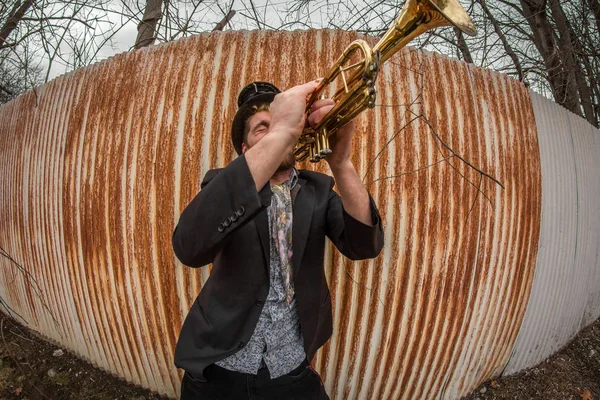 Músico de trompete cigano — Fotografia de Stock