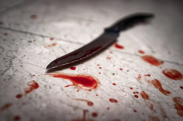Couteau meurtrier sanglant — Photo