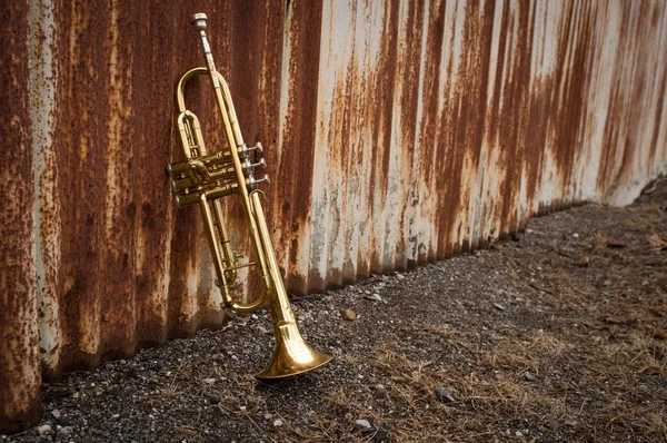 Rusty hek trompet — Stockfoto