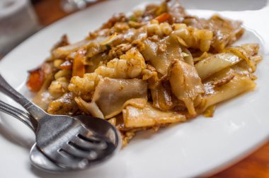 Kalamar Pad Thai