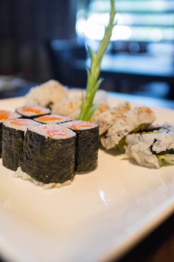 Somon suşi roll