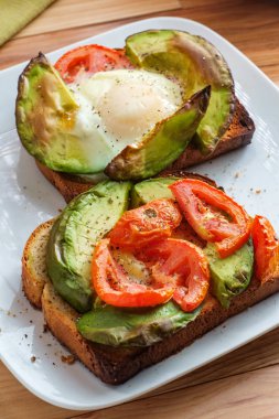 Kahvaltı Avokado Yumurtalı Tost