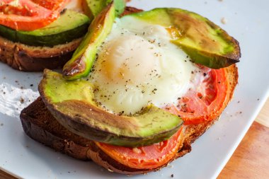 Kahvaltı Avokado Yumurtalı Tost