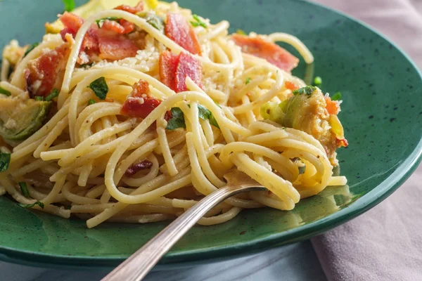 Spaghetti alla carbonara italiani — Foto Stock