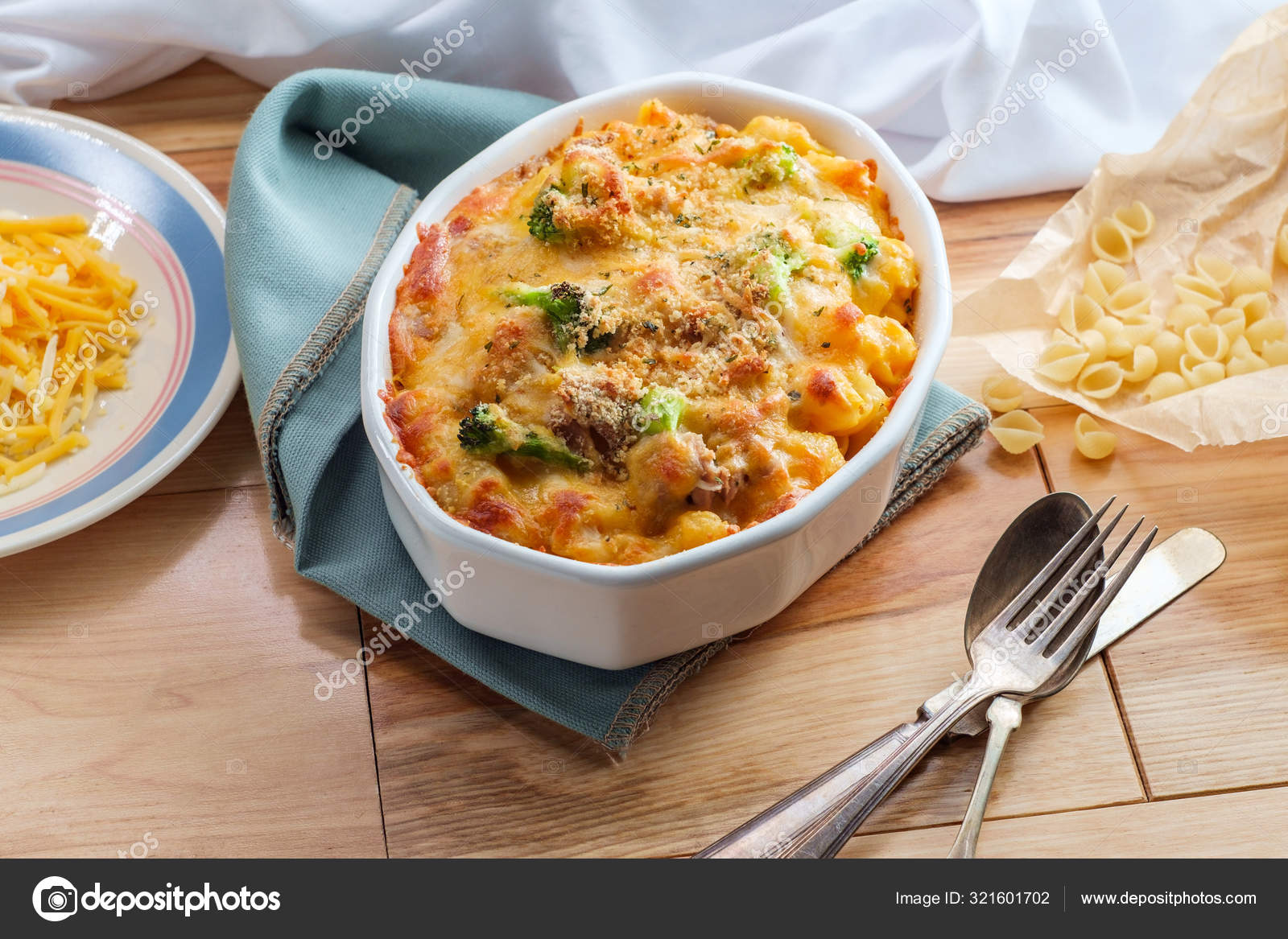 Macaroni Tuna Casserole Bake Stock Photo by ©ezumeimages 321601702