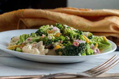 Brokoli Karnabahar Salatası