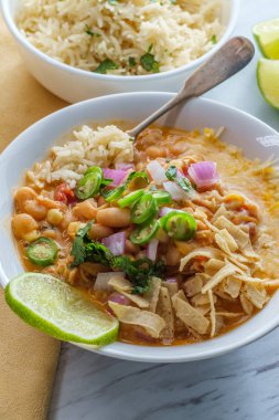 Beyaz fasulye tavuk acılı