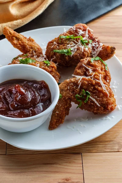 Knusprig gebratene Chicken Wings — Stockfoto