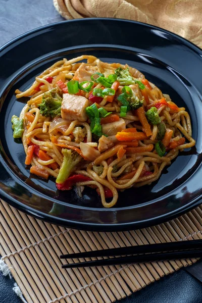 Chinese Chicken Chow Mein — Stock Photo, Image