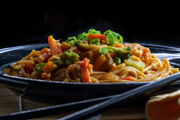 Chinese Chicken Chow Mein — Stock Photo, Image