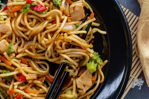 Çin Tavuğu Chow Mein