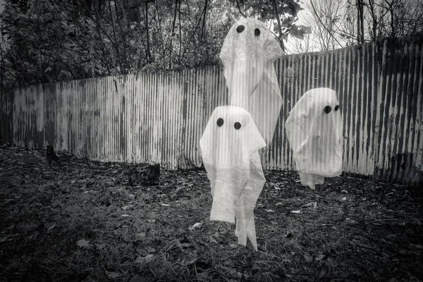 Fantasmas espeluznantes de Halloween —  Fotos de Stock