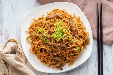 Çin Bifteği Lo Mein