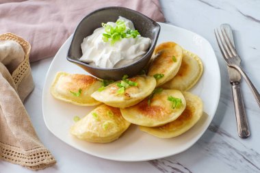 Polonya Pierojileri Ekşi Krema