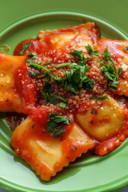 İtalyan Ravioli Marinara Sosu
