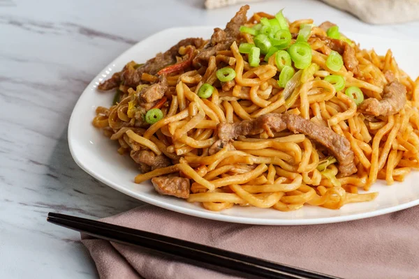 Chinese Beef Lo Mein — Stock Photo, Image